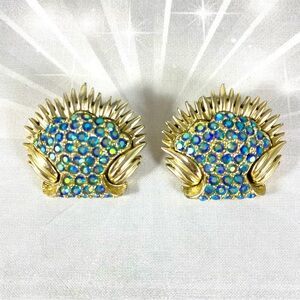 Stunning, vintage, clamshell shaped blue, iridescent rhinestone clip on earrings